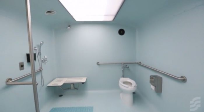 San Francisco Buses Give The Homeless A Shower (8 pics)