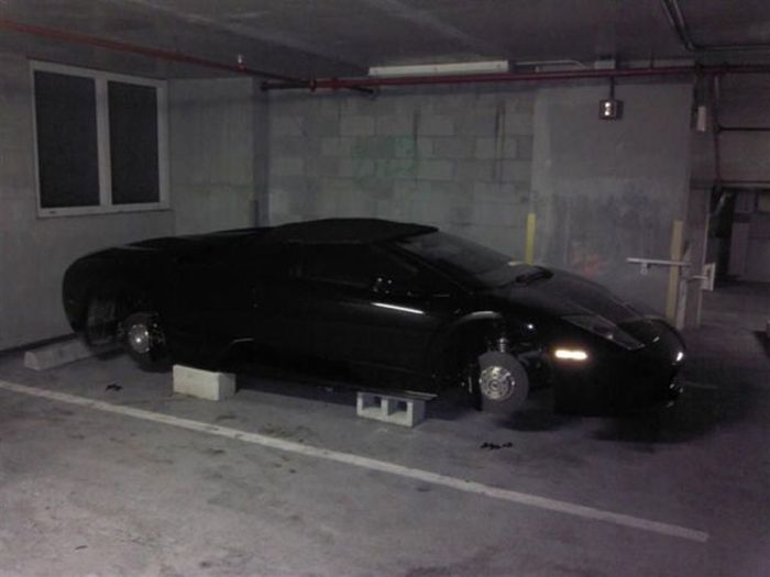 Balancing Cars On Bricks (23 pics)