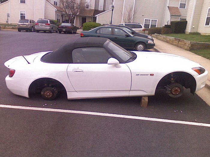 Balancing Cars On Bricks (23 pics)