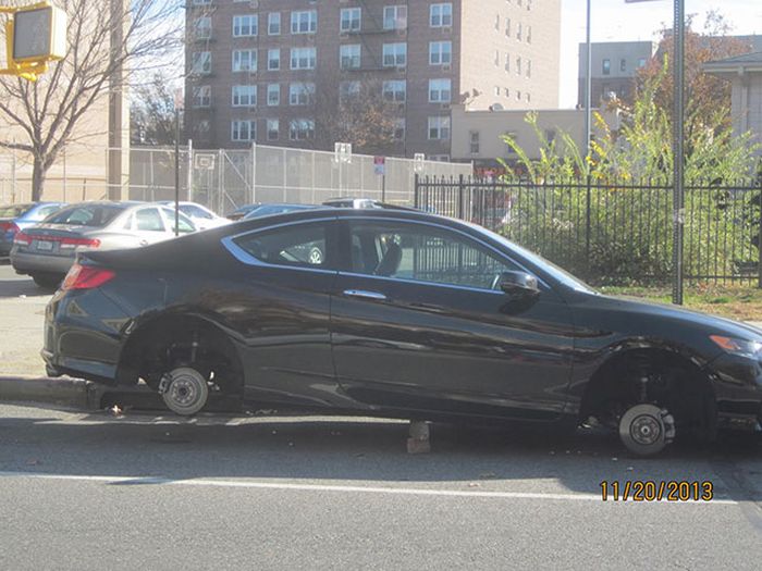 Balancing Cars On Bricks (23 pics)