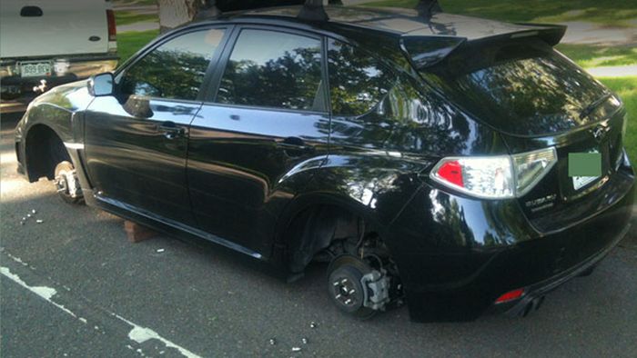 Balancing Cars On Bricks (23 pics)