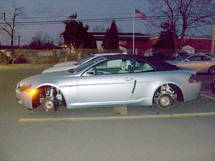 Balancing Cars On Bricks (23 pics)