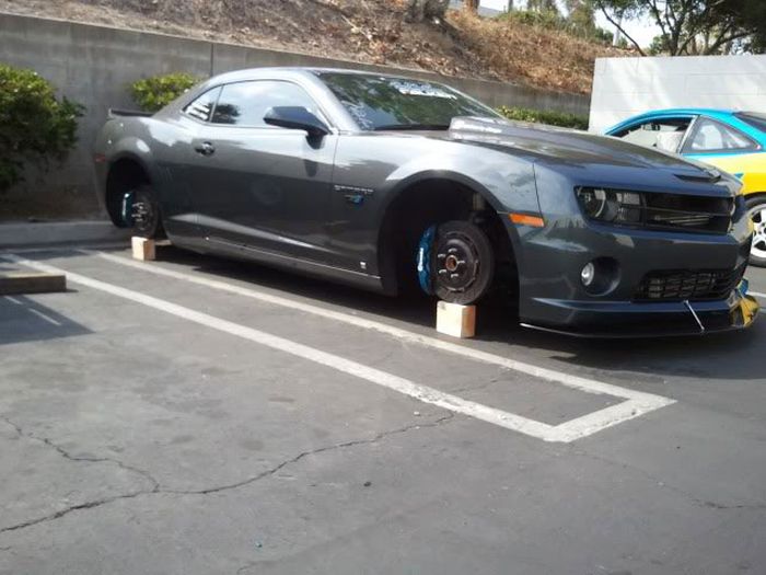 Balancing Cars On Bricks (23 pics)