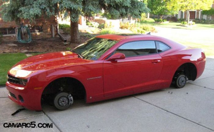 Balancing Cars On Bricks (23 pics)