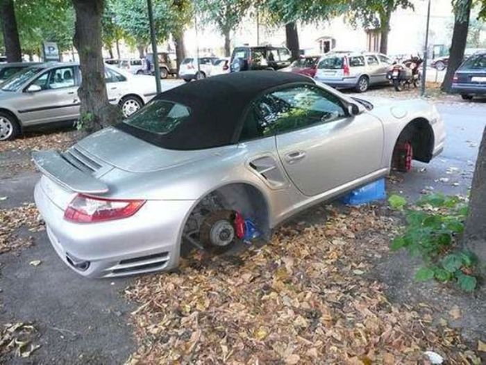 Balancing Cars On Bricks (23 pics)