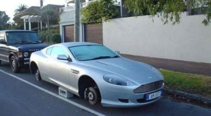Balancing Cars On Bricks (23 pics)