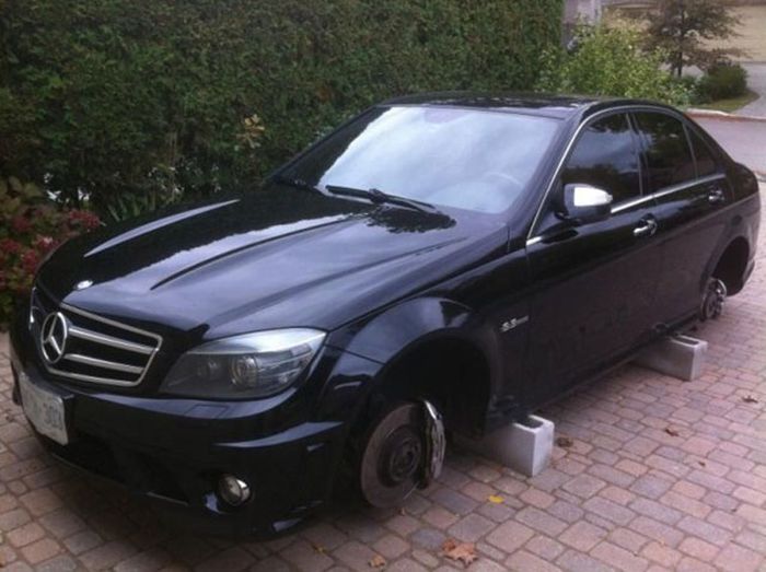 Balancing Cars On Bricks (23 pics)