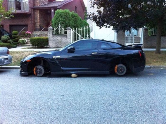 Balancing Cars On Bricks (23 pics)