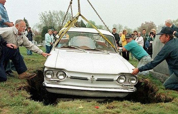 These People Had The Coolest Funerals Ever (9 pics)