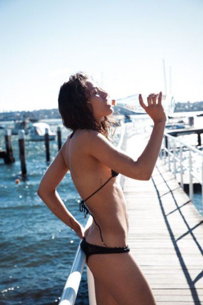 Girls In Bikinis Are So Hard To Resist (55 pics)