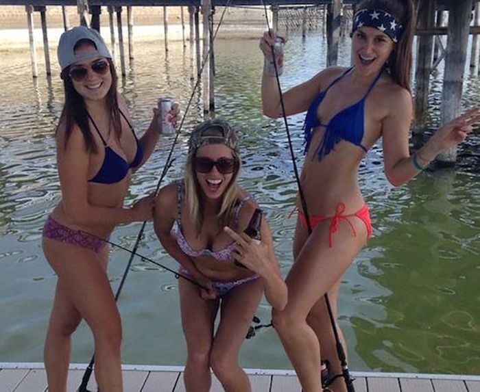 Girls In Bikinis Are So Hard To Resist (55 pics)