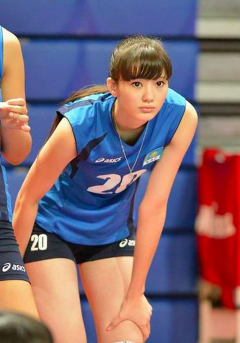 This Girl Is Too Good Looking For Volleyball (15 pics)