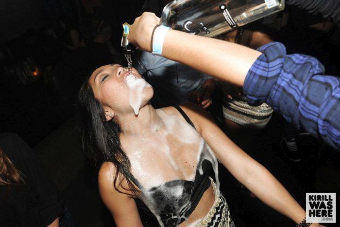 There's Nothing Like A Champagne Facial (35 pics)