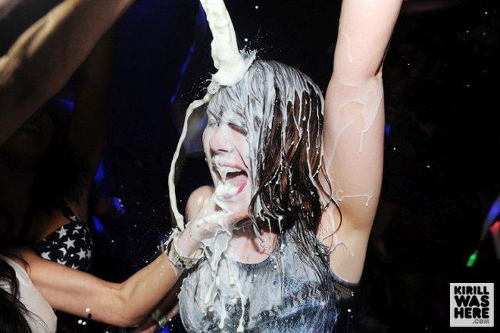 There's Nothing Like A Champagne Facial (35 pics)