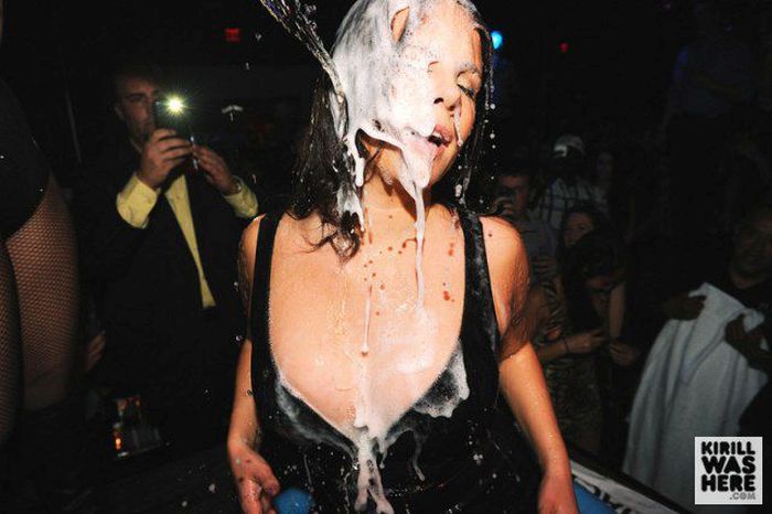 There's Nothing Like A Champagne Facial (35 pics)
