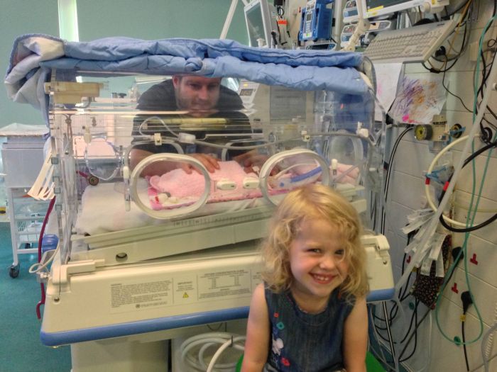 Baby Is Born 16 Weeks Early (84 pics)