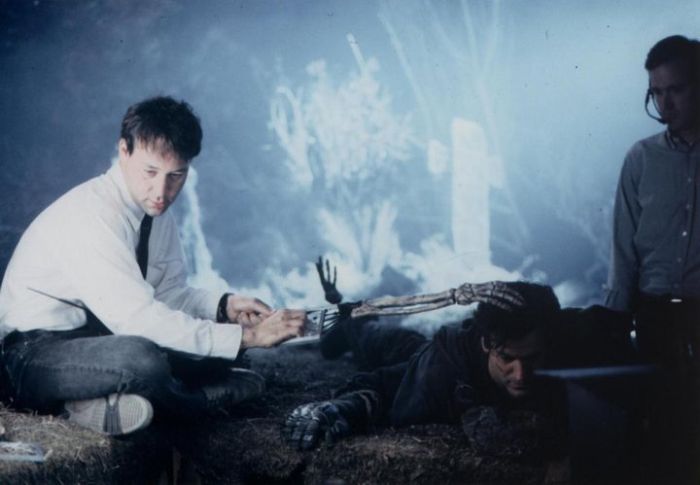 Behind The Scenes Pictures From Iconic Movies (36 pics)