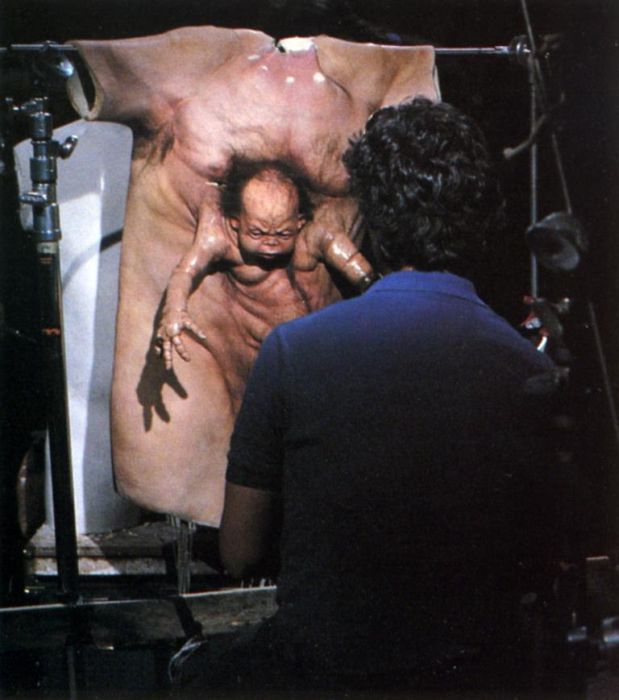 Behind The Scenes Pictures From Iconic Movies (36 pics)