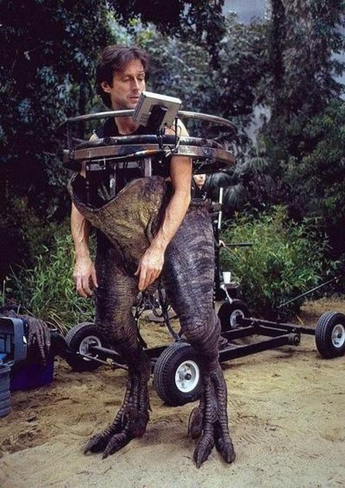 Behind The Scenes Pictures From Iconic Movies (36 pics)