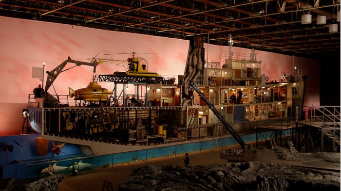 Behind The Scenes Pictures From Iconic Movies (36 pics)
