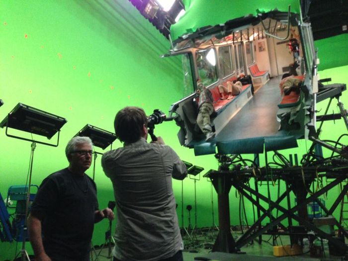 Behind The Scenes Pictures From Iconic Movies (36 pics)