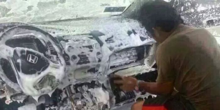 First Day At The Car Wash (2 pics)