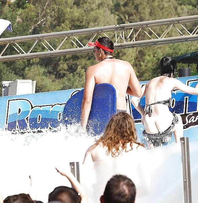Katy Perry Loses Panties in a Water Park (8 pics)