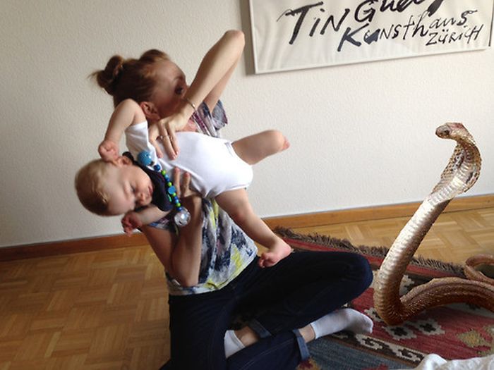 Hilarious Babysitter Photoshops (5 pics)