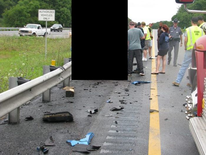 Horrific Car Wreck (3 pics)