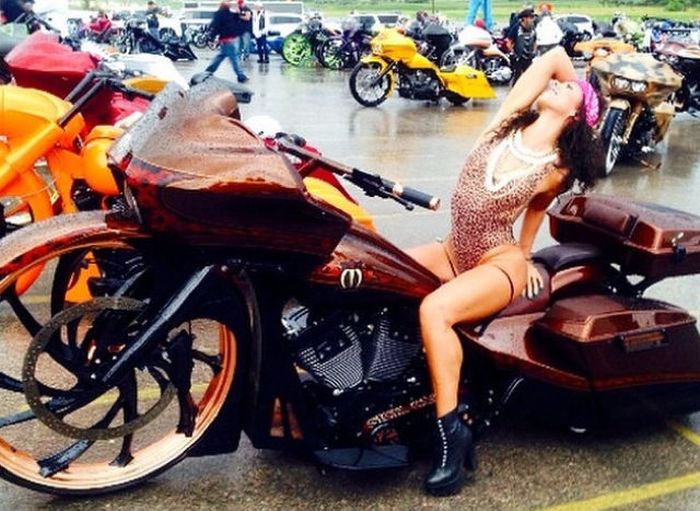 The Hottest Biker Babes From Sturgis (60 pics)