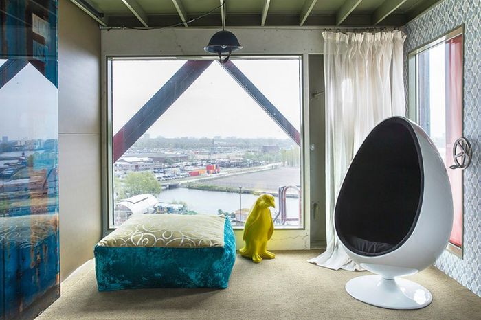 Would You Stay At A Hotel In A Crane? (14 pics)