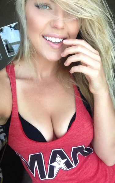 Photos of Busty Girls (58 pics)