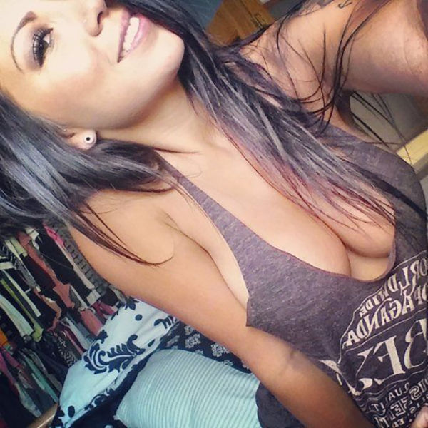 Photos of Busty Girls (58 pics)