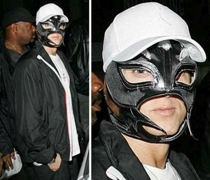 Hollywood Celebrities Trying to Be Incognito (27 pics)