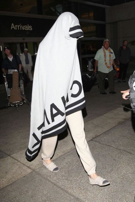 Hollywood Celebrities Trying to Be Incognito (27 pics)