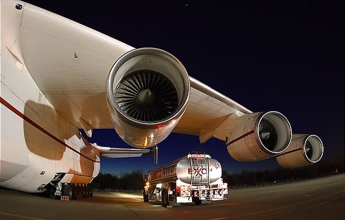 The Largest Plane Ever (7 pics)