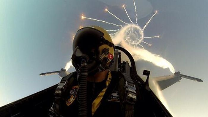 The Coolest Selfies Ever Taken (22 pics)