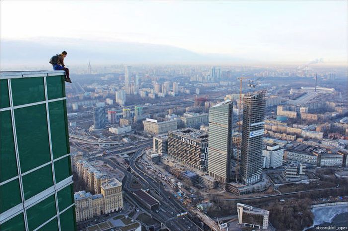 Urban Climbers Take Pictures From High Places (84 pics)