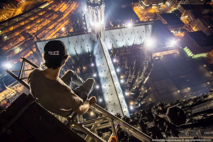 Urban Climbers Take Pictures From High Places (84 pics)