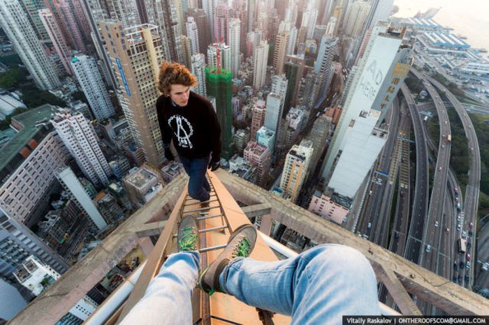 Urban Climbers Take Pictures From High Places (84 pics)