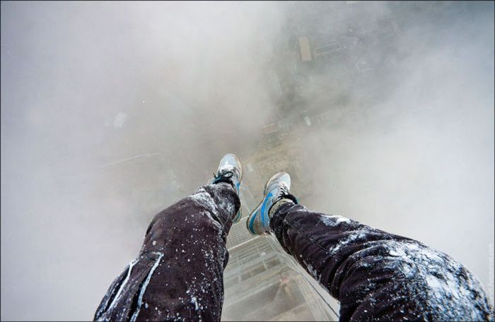 Urban Climbers Take Pictures From High Places (84 pics)