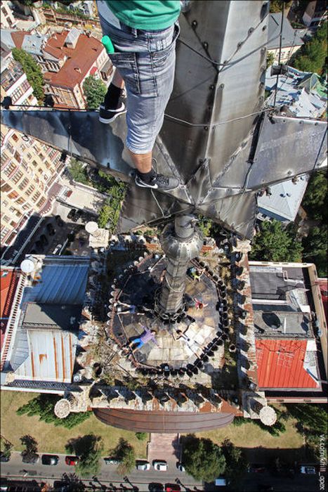 Urban Climbers Take Pictures From High Places (84 pics)