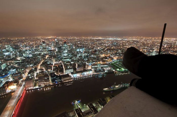 Urban Climbers Take Pictures From High Places (84 pics)