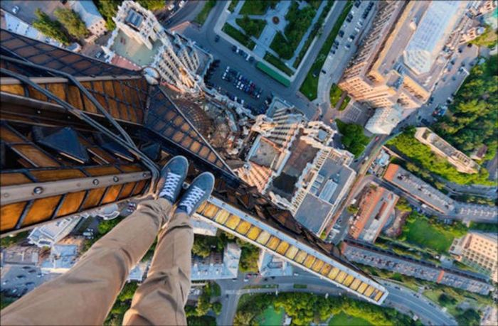 Urban Climbers Take Pictures From High Places (84 pics)