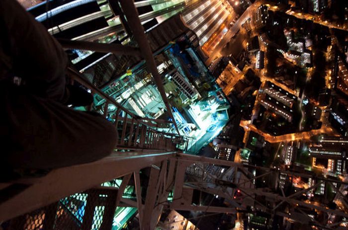 Urban Climbers Take Pictures From High Places (84 pics)