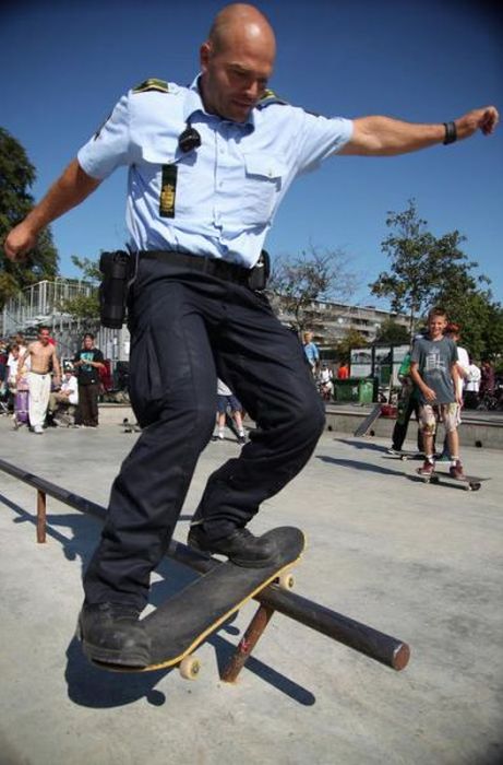 Sometimes Cops Can Be Fun Too (40 pics)