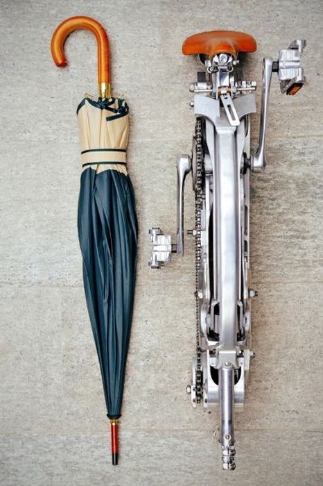 Full Size Bicycle Folds Up Like An Umbrella (21 pics)