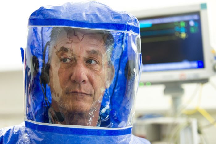 Inside The Ebola Isoloation Ward (11 pics)