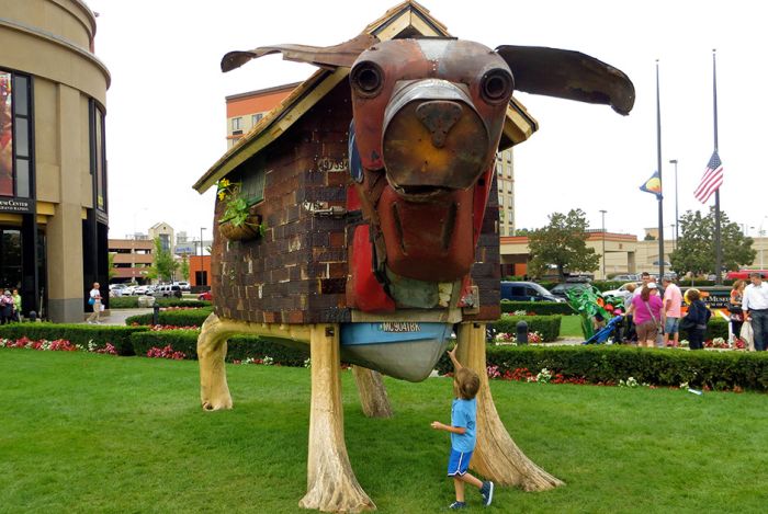 Houses And Buildings That Look Like Animals (21 pics)