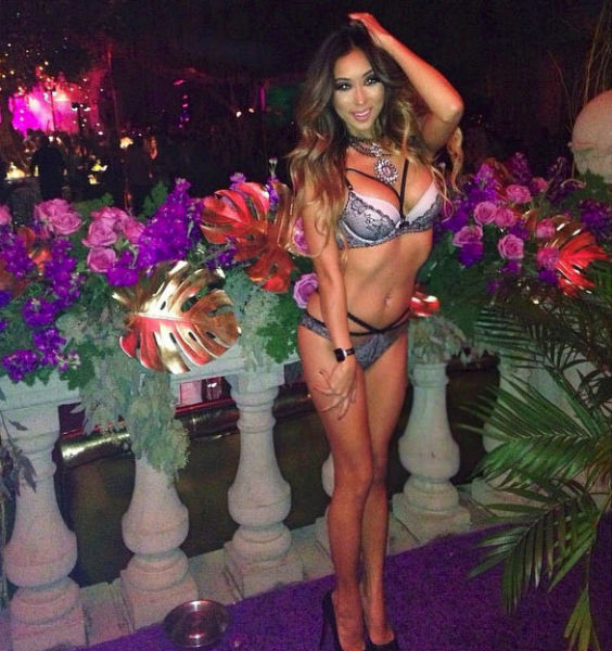 Party Pics Straight From The Playboy Mansion (57 pics)
